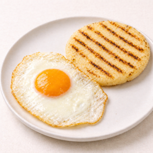 Huevo Caserola con Arepa